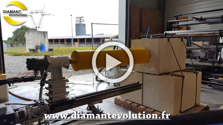 Carotteuse sur rail avec avance motorisee